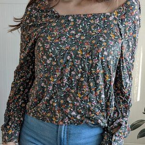 Off the shoulder green floral print long-sleeved shirt large